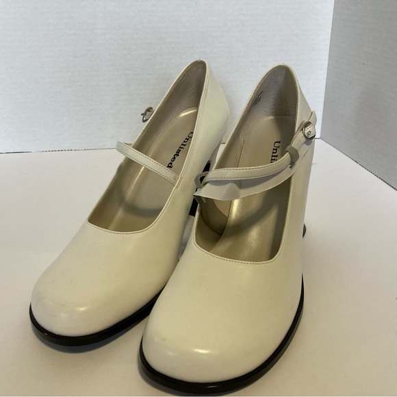 Unlisted Brand Women Mary Jane- Chunky Heel Round Toe- Sz 10-2.5 In. Heel- NWOB - Picture 2 of 5